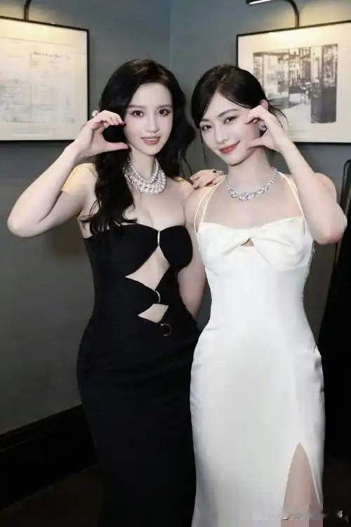 张萌抹胸裙好丰满！