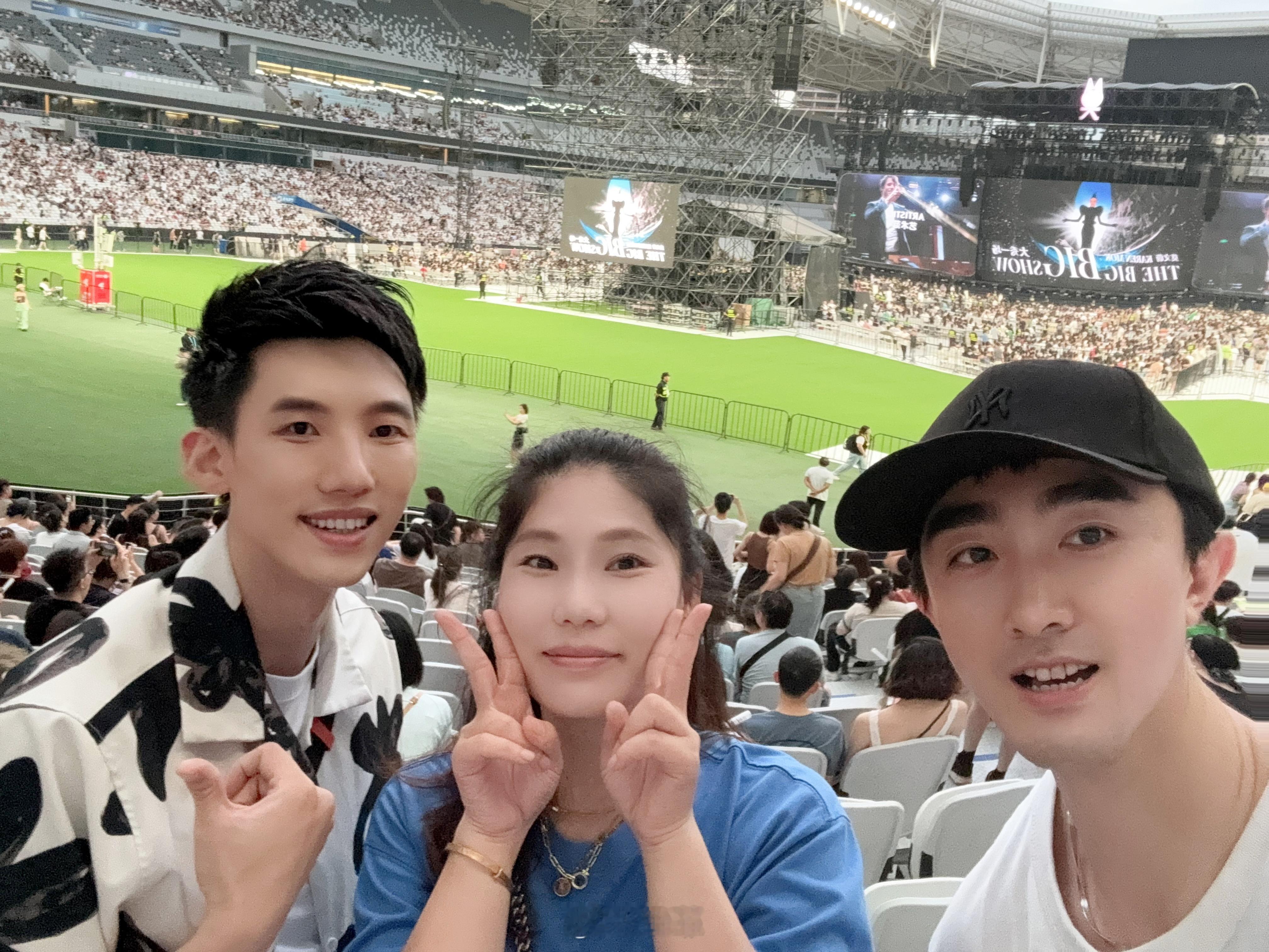 出道31年，爱了她31年，今天的大秀一场Karen莫文蔚绝对是巅峰了，嗓音收放自