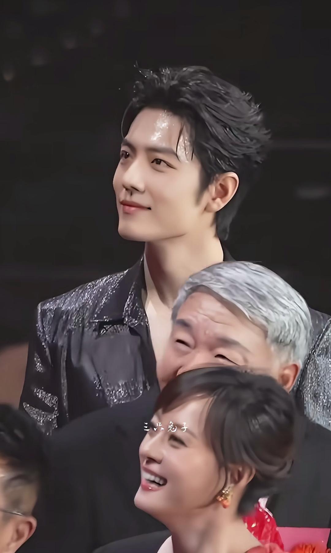 不怪人家大火！我一男的都觉得帅，脸型五官堪称完美！