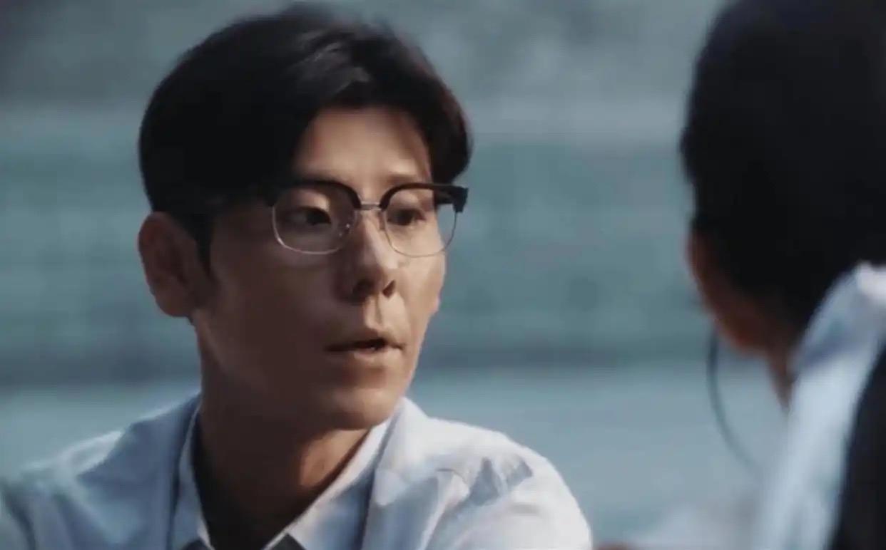 蒋奇明的恋爱戏咋那么别扭呢？跟女主的吻戏更是缺乏美感，为啥？

《重器》剧中，蒋