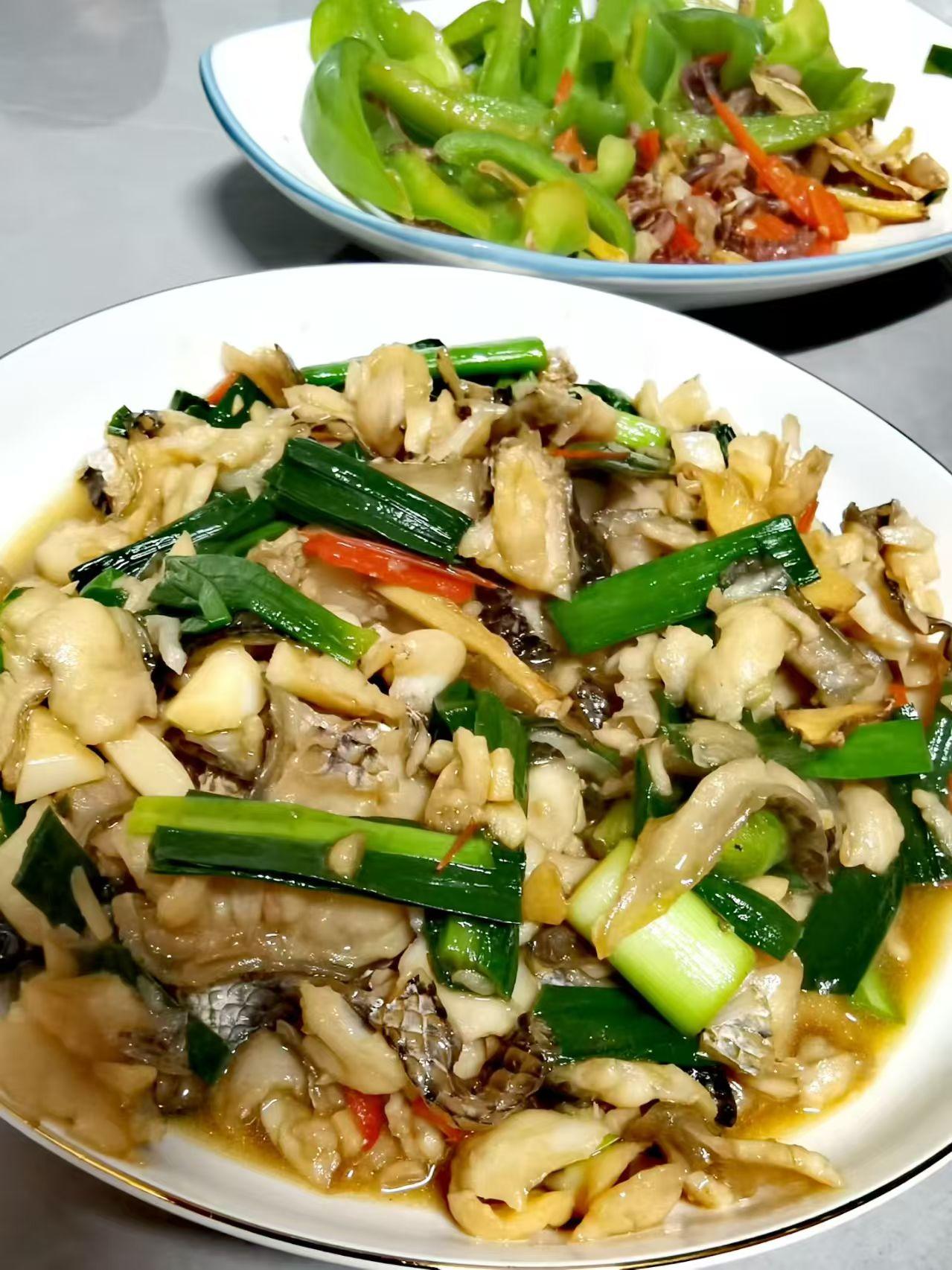 家常美味：香辣炒鸡丁配青椒