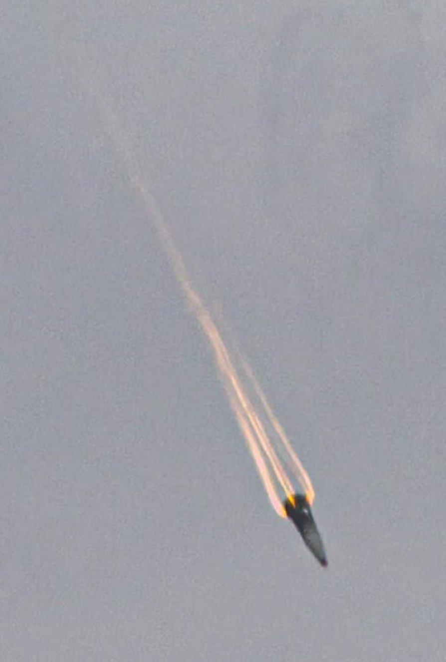 美以炸发电厂，让伊朗用不上电，伊朗就炸了海水淡化厂！伊朗人没有电，可以点蜡烛，以