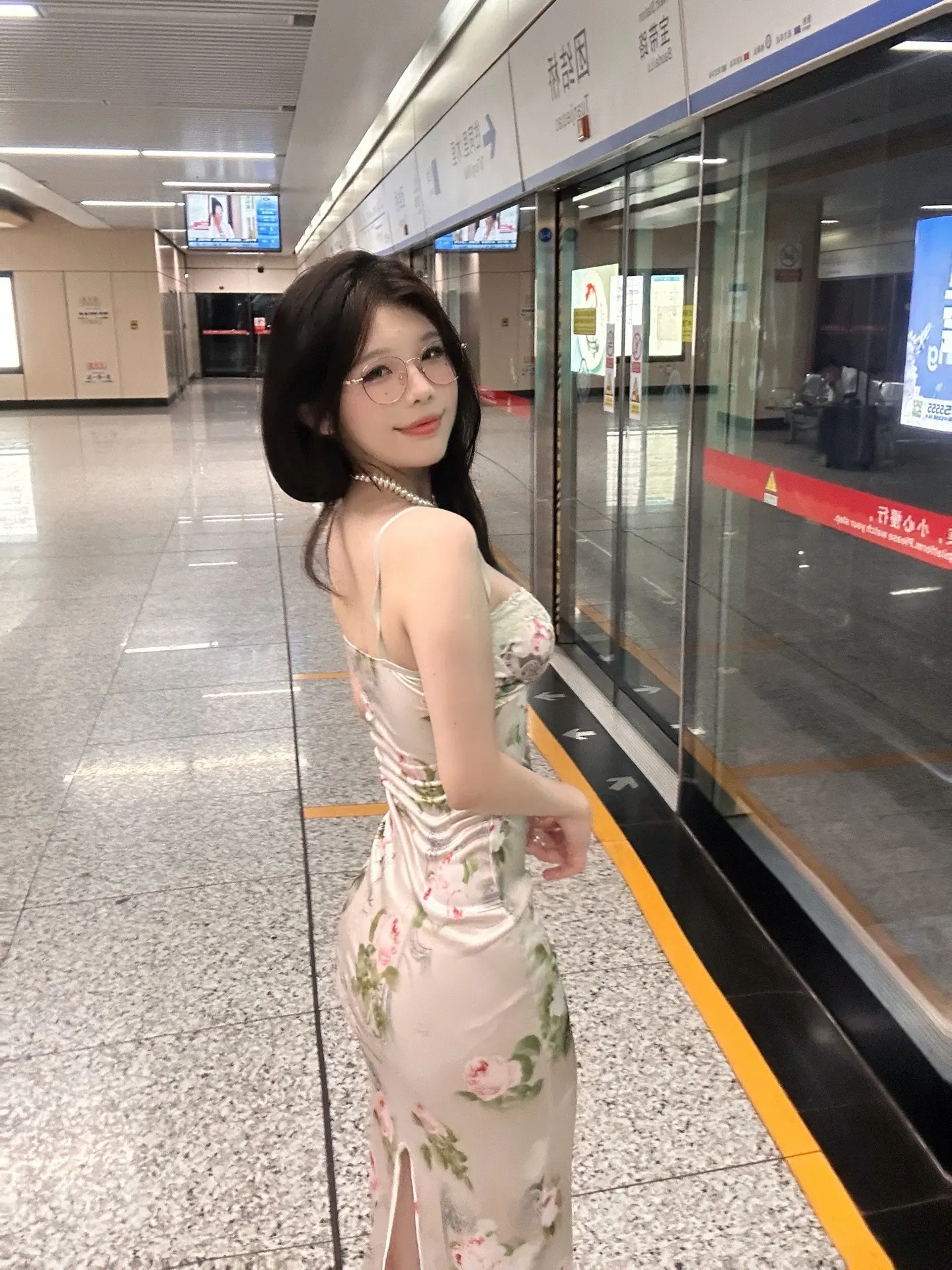 有個女仔令我思想變得大個。甜妹