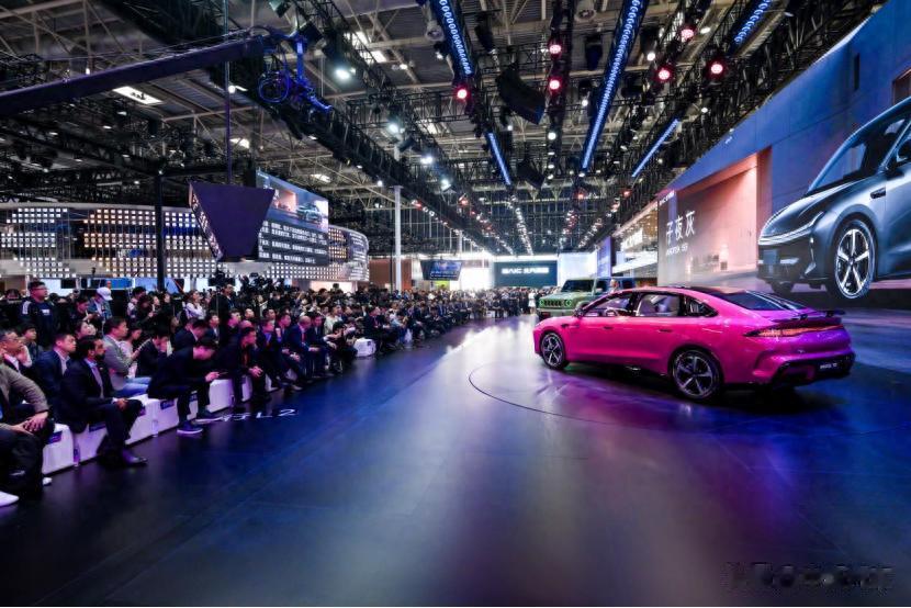 6.48万-12.58万元，大空间越级纯电家轿极狐S3正式开启预售