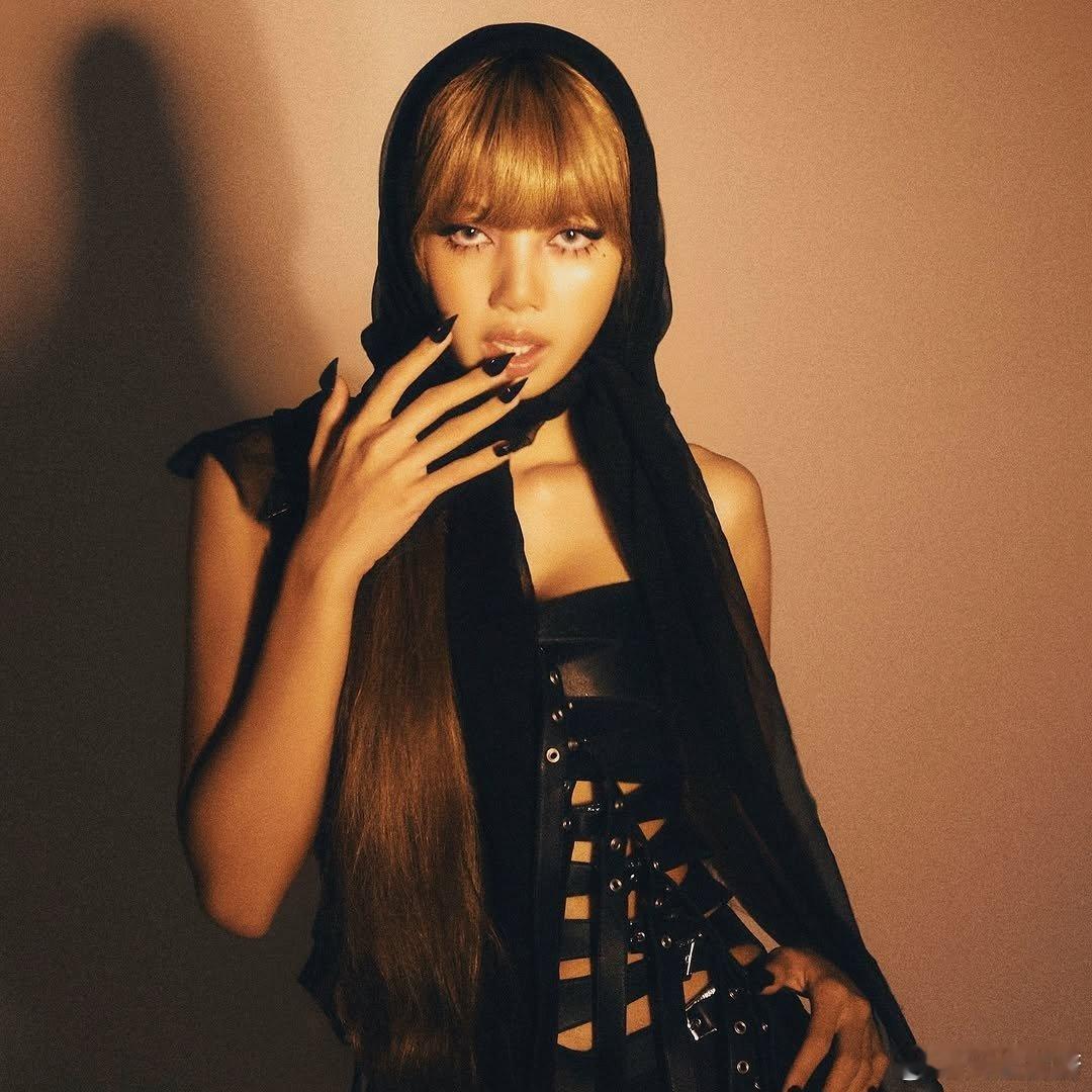 LISA的《ALTER EGO》重新进入全球iTunes专辑排行榜，排名第186