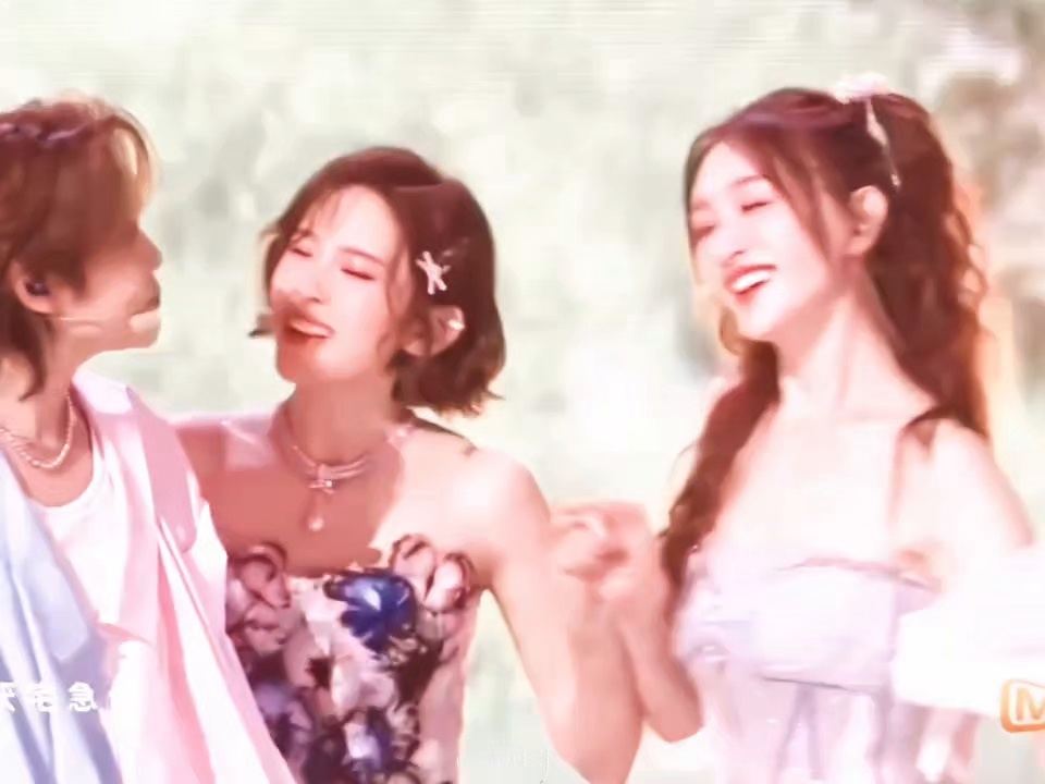 心愿便利贴幼师挑战赛三位姐姐化身甜美幼师，舞台可爱又治愈，手势舞元气满满。就算唱