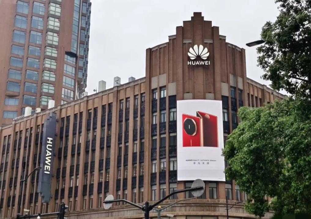 最近科技圈出现了一个很有意思的现象，不少人调侃说，中国的硬核科技企业好像都学 “