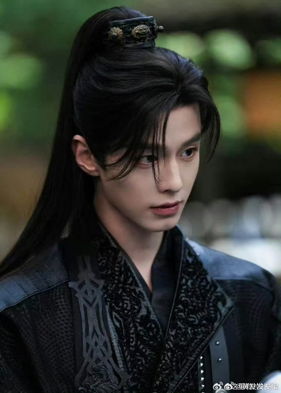 何与百花杀演绿茶人前咳血扶杖弱不禁风，人后八块腹肌运筹帷幄，萧华雍这反差我先嗑为