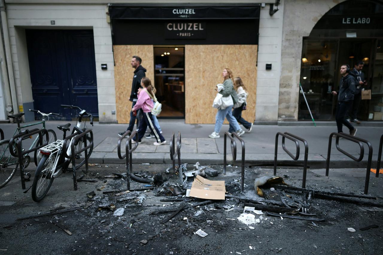 法国多地爆发暴力骚乱，建筑物起火与商店遭抢掠的画面传遍全球，令外国游客对赴法旅游