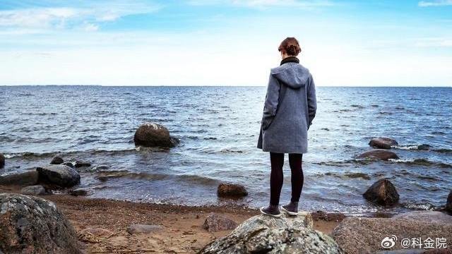 《不结婚的七个坏处：  1、不结婚，没后代，人容易慢慢变懒，没有奋斗目标。  2