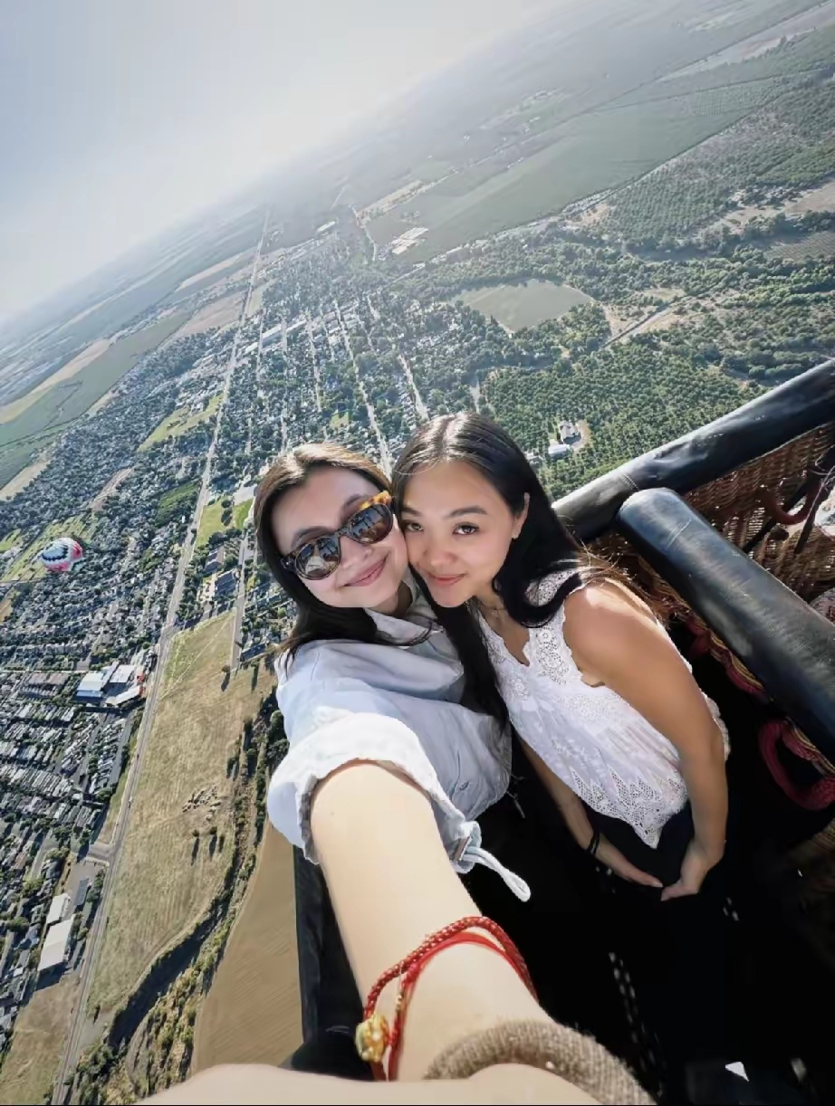 李连杰与利智的大女儿Jane Li晒出凌晨4点多旅行坐热气球的照片 