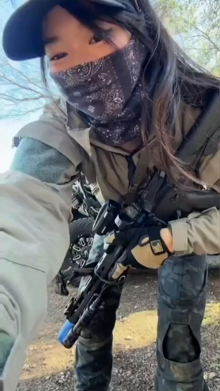 ·pike hunters，it is cold，so i'm wearing 