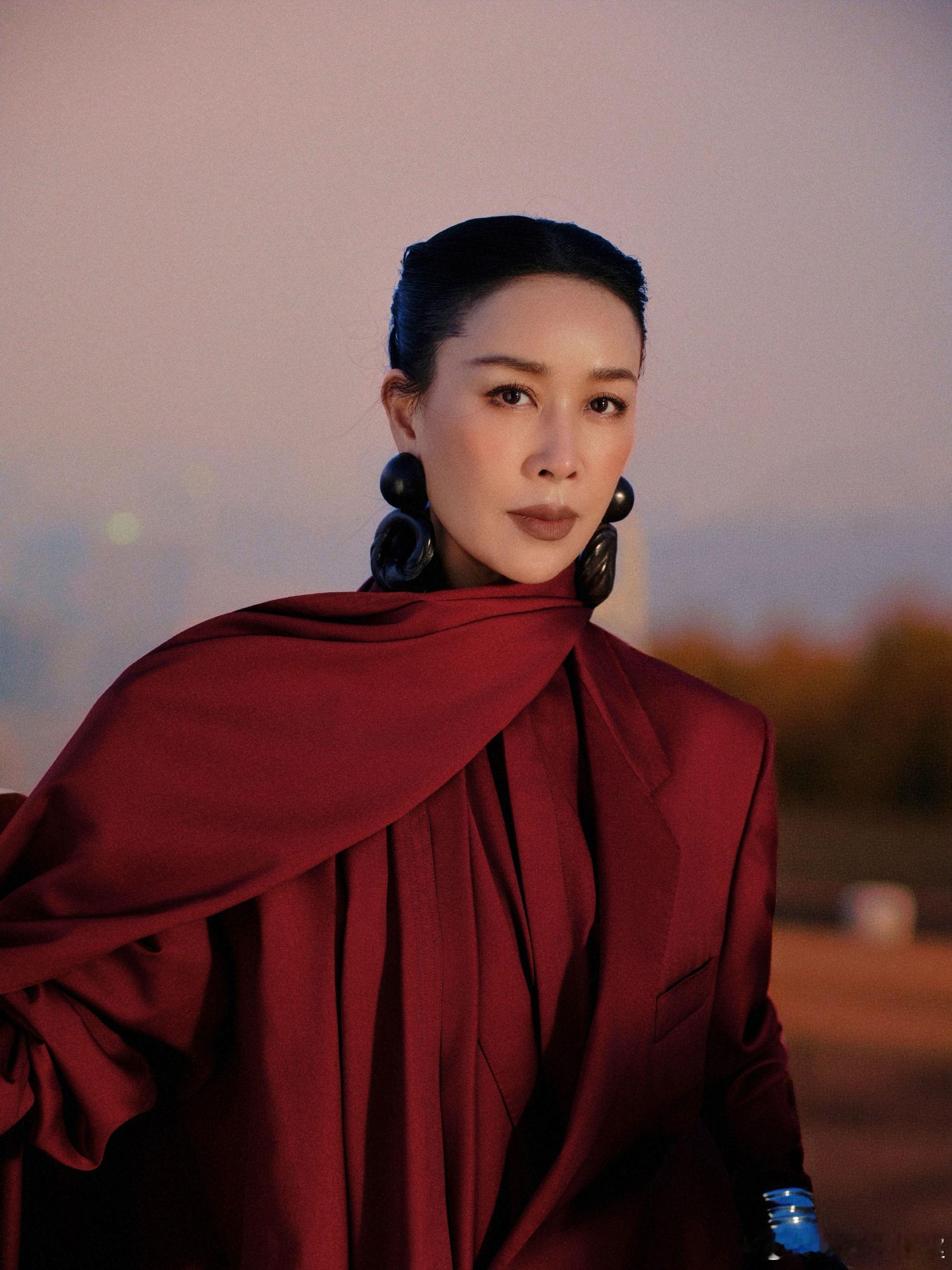 那英窦靖童好听 这场演出太燃了！童童的音色和那英的唱功相得益彰，观众都被她们的歌