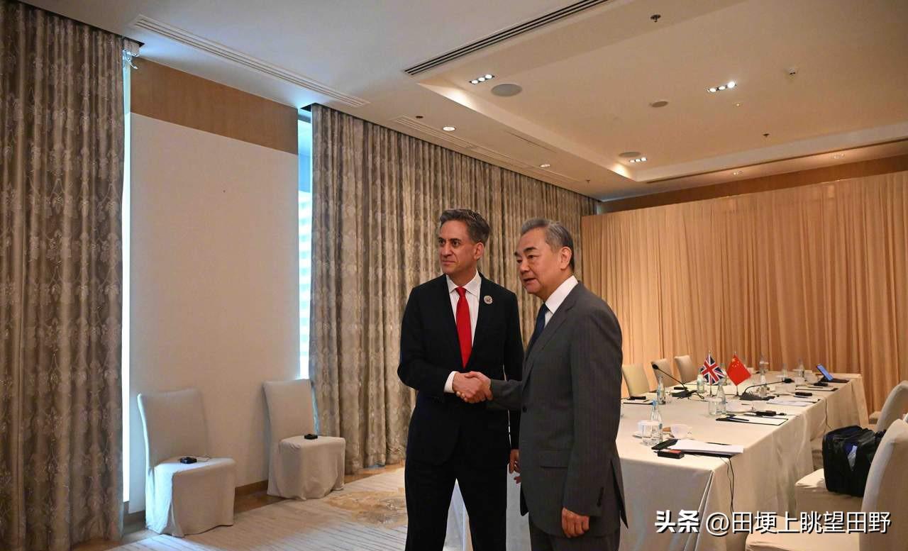谈成了，英国答应中国。

7月23日上午，王毅外长在马尼拉会见英国新任外交大臣米