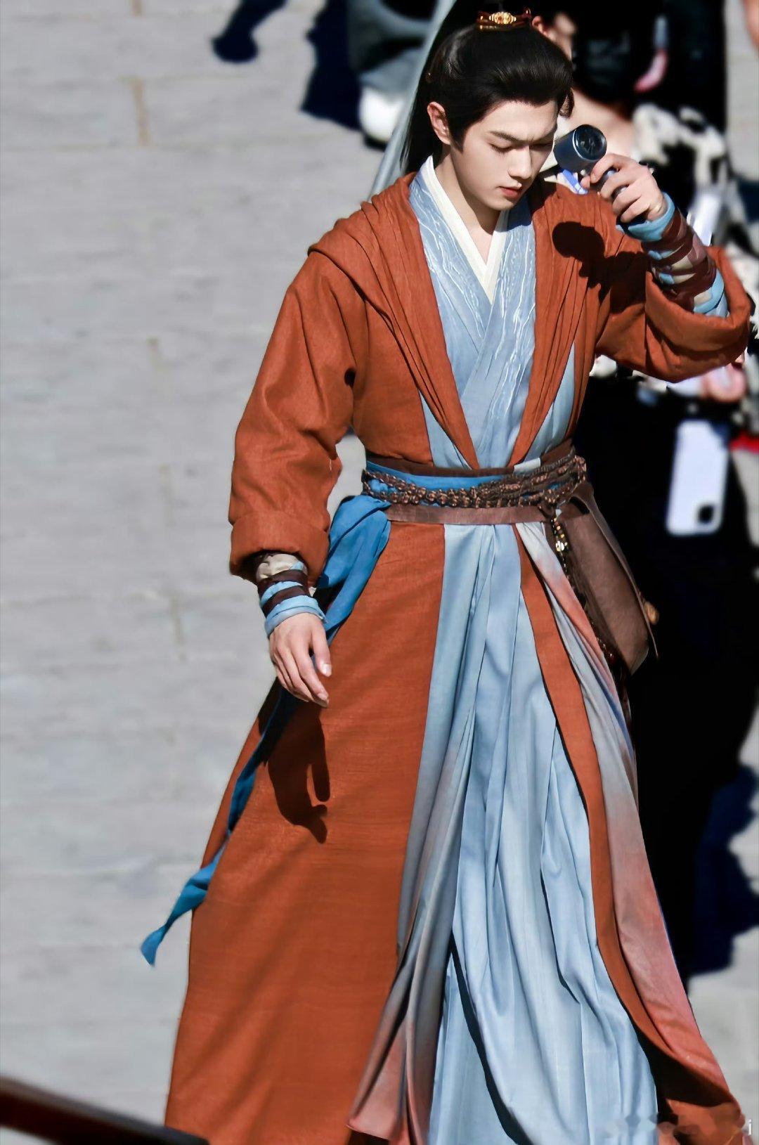 许凯魏哲鸣《天都异闻录》造型一红一蓝 莫非是魔丸灵珠[污][污][污] ​（bu