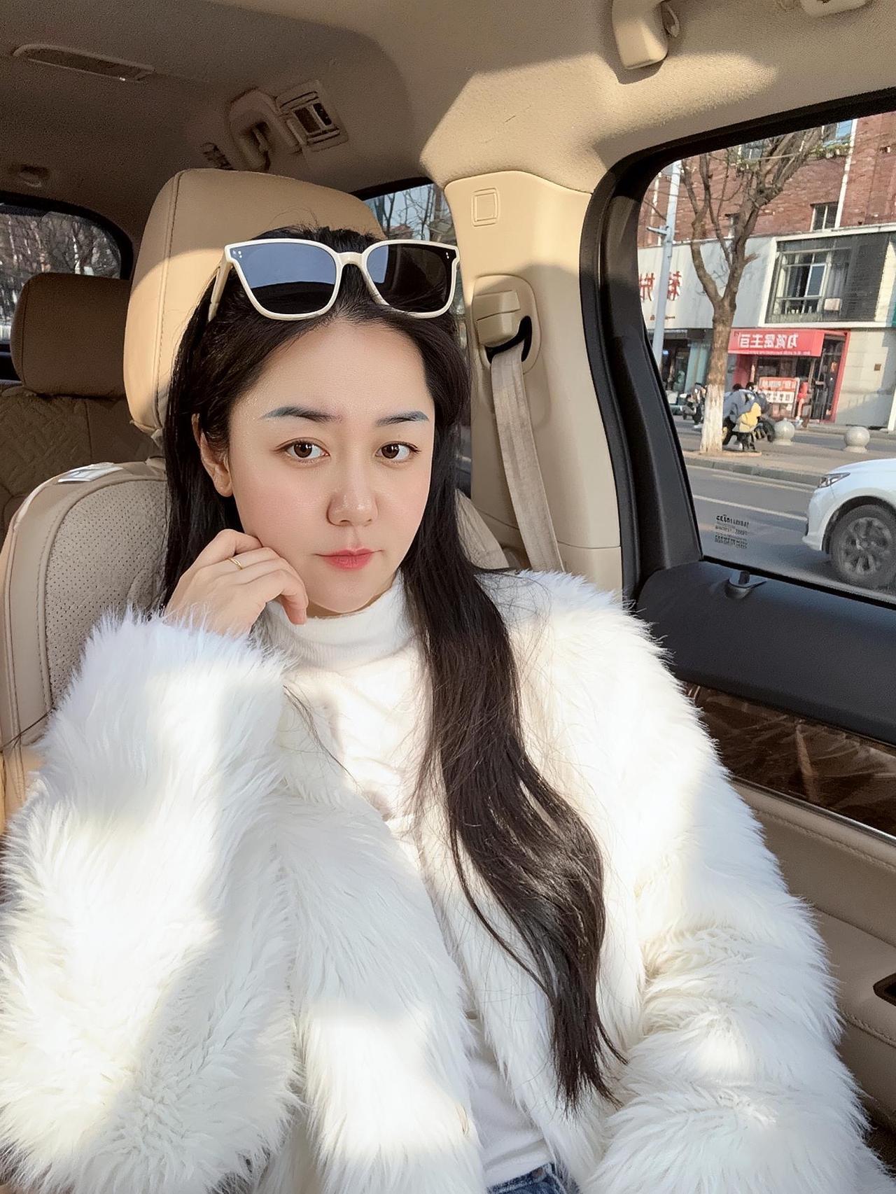 生活最美的样子大概就是，脸上有微笑，心里有阳光，眼里有风景，所见皆是温柔