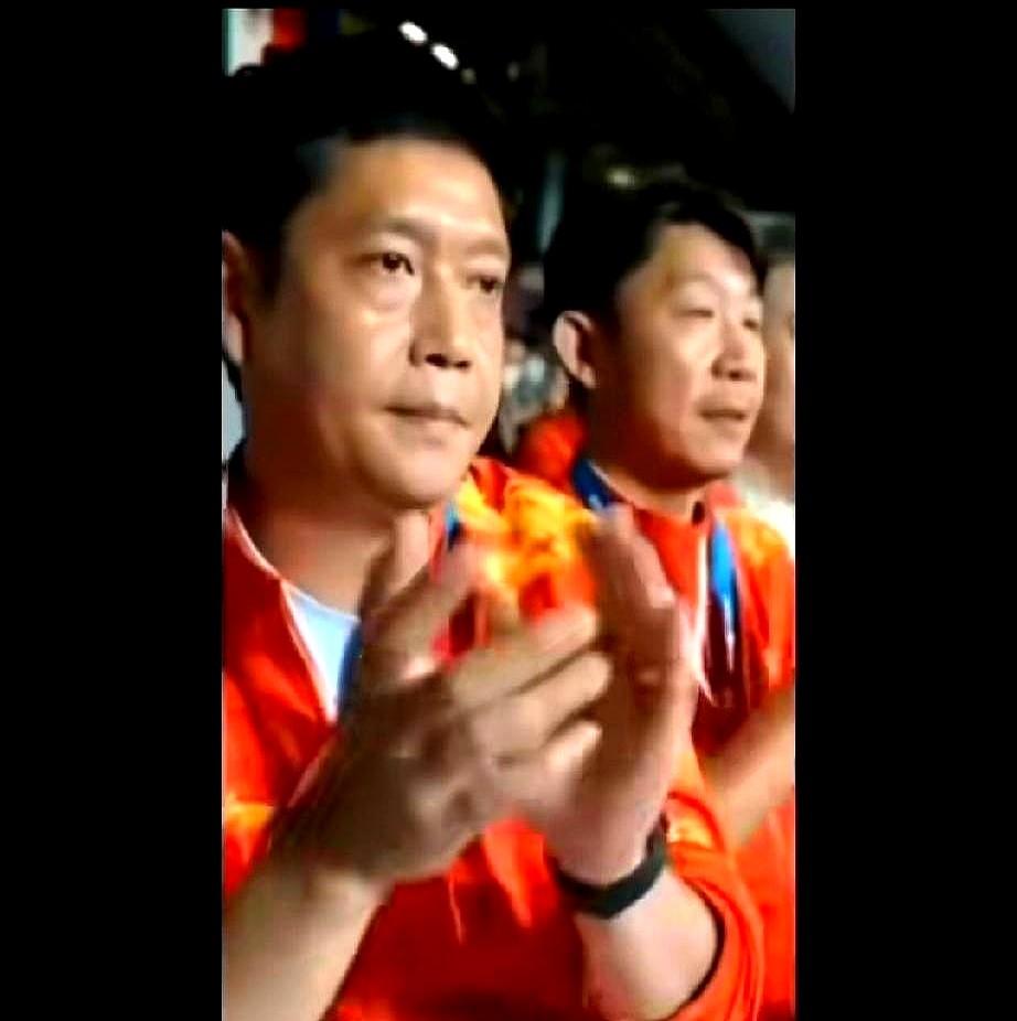 孩子一上场就腿软？

其实缺的不是技巧，是背后那双轻轻鼓掌的手。

中段

20