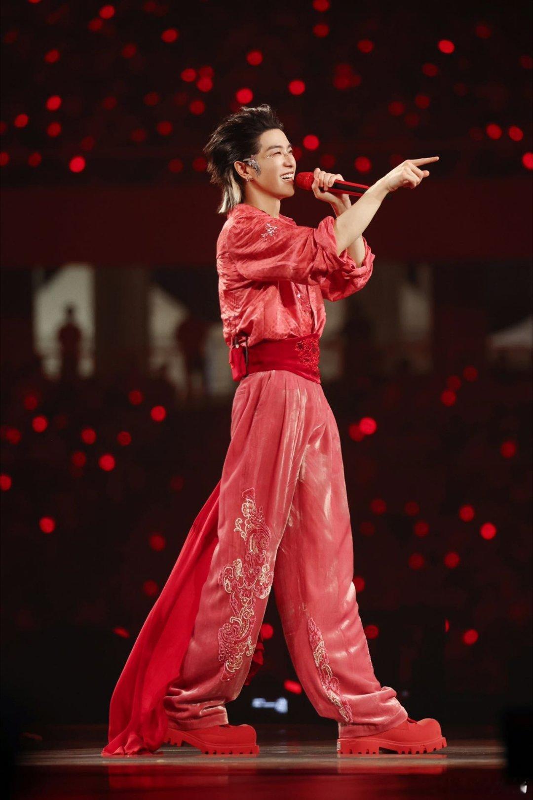 华晨宇10城演唱会5大非遗  2024火星演唱会收官，不仅历经10城20场唱了7