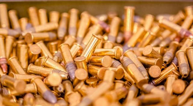 前两天德方国防部放出的一个消息让整个欧洲都揪紧了心，联邦国防军约2万发弹药在运送