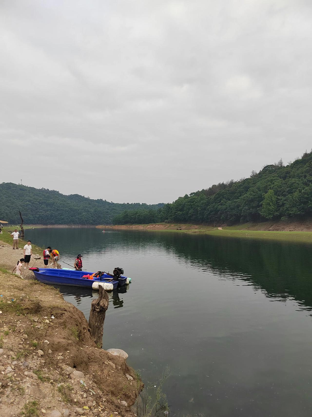 在山区纵深流淌的靖安北河

靖安的水系主要是北潦河水系，干流为南河，北河为其最大