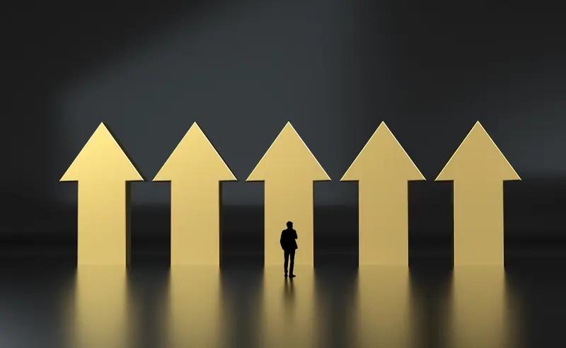 挖掘热点，转移焦点，化解危机；
积攒猛料，平时学习，危时护身。