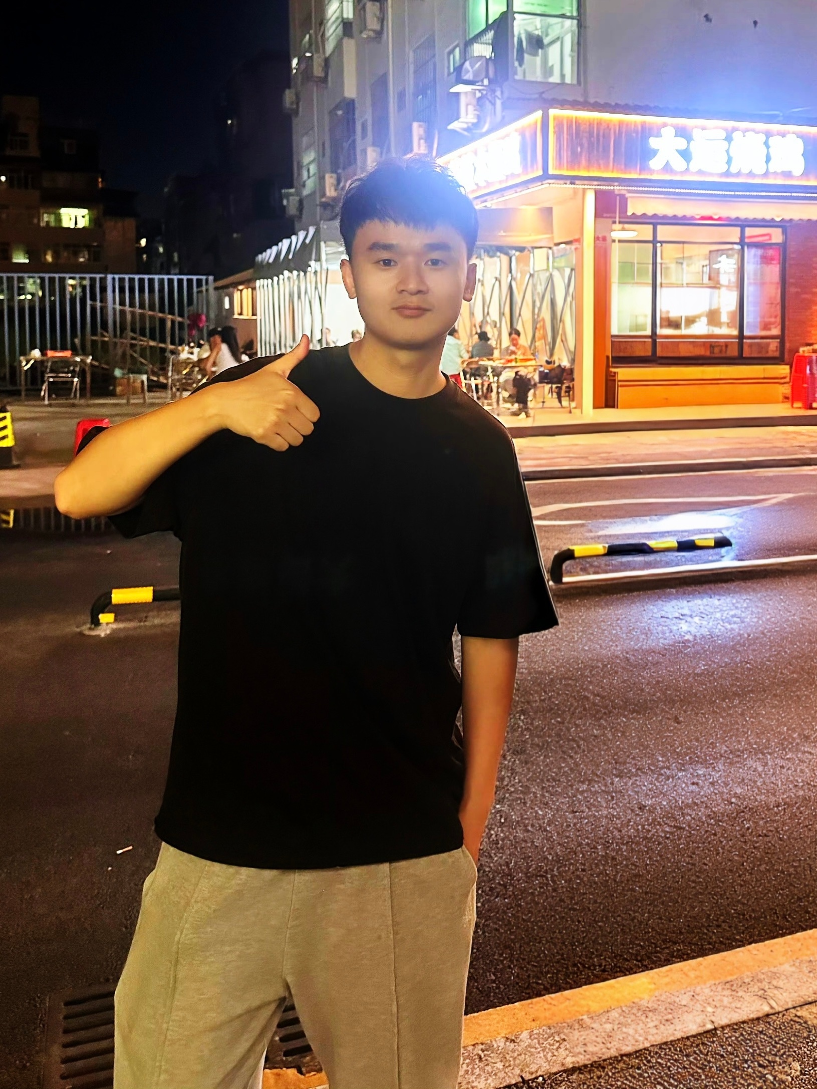 我最讨厌的一件事，就是员工夸老板长得帅，图1 2017的他，颜值也就中等水平而已