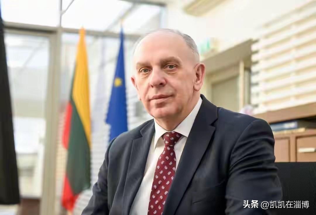 立陶宛真搞笑，接受中国制裁，说成同意中国设立临时代办处，“三个看清”很重要！当年