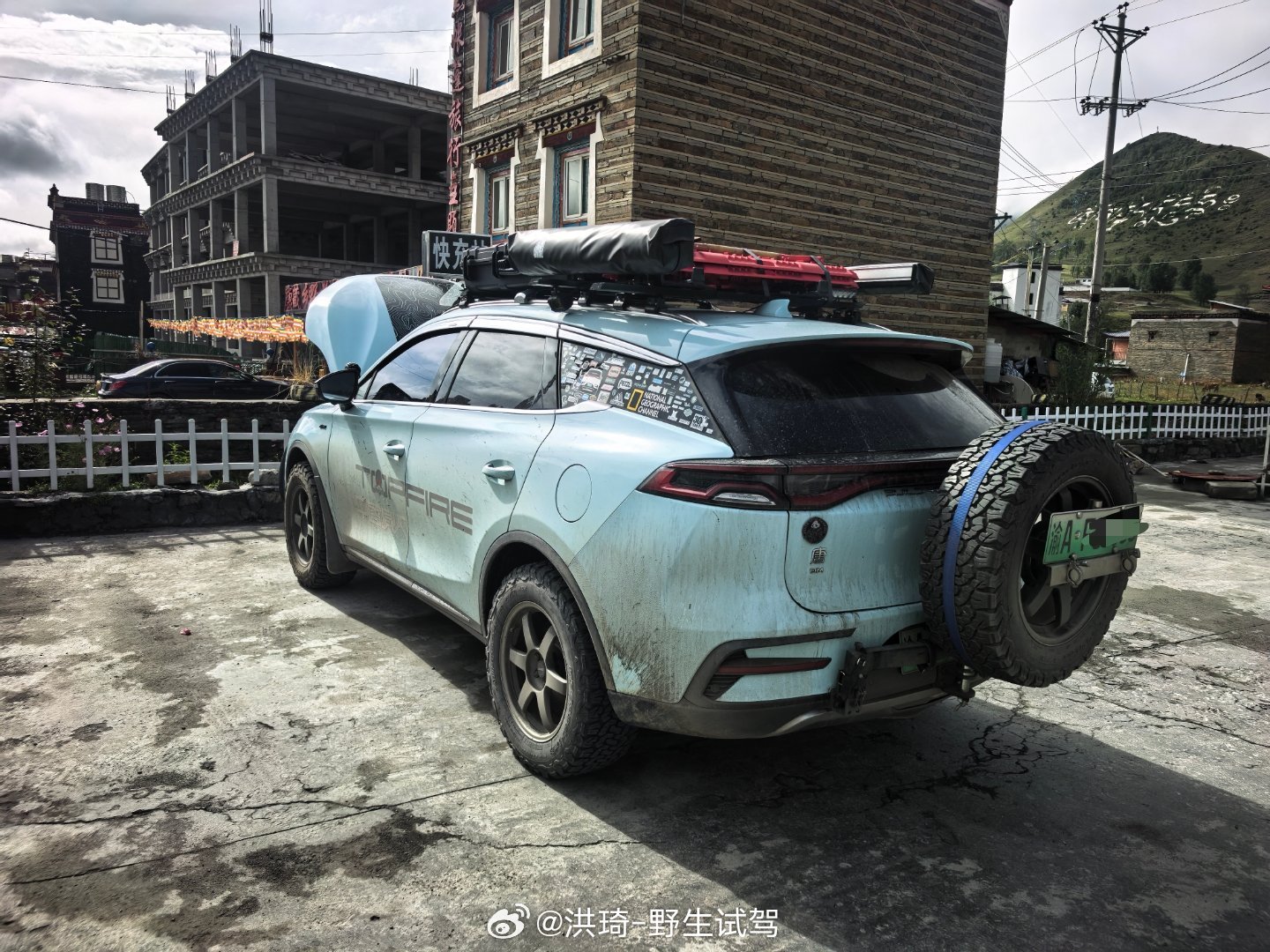 还得是重庆娃会耍，比亚迪唐改了百路驰KO2，备胎都是…各种户外装备，最夸张竟然还
