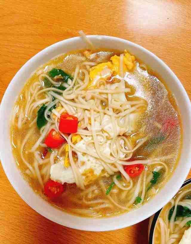 早上自己煮碗面！带定位晒今日生活
我的今日状态：🏃‍➡️运动
我这里的天气：☀