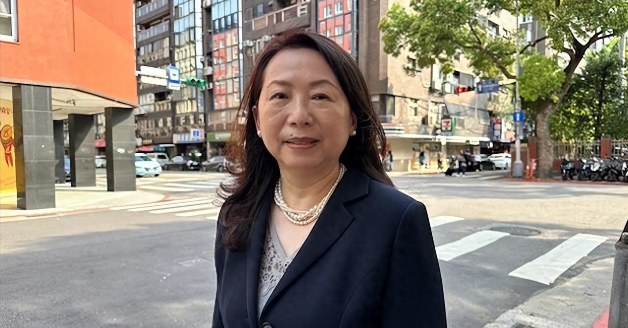 赖当局对陆配下重手。
岛内绿媒报道，曾是台湾民众党新住民委员会主委、台湾新住民发