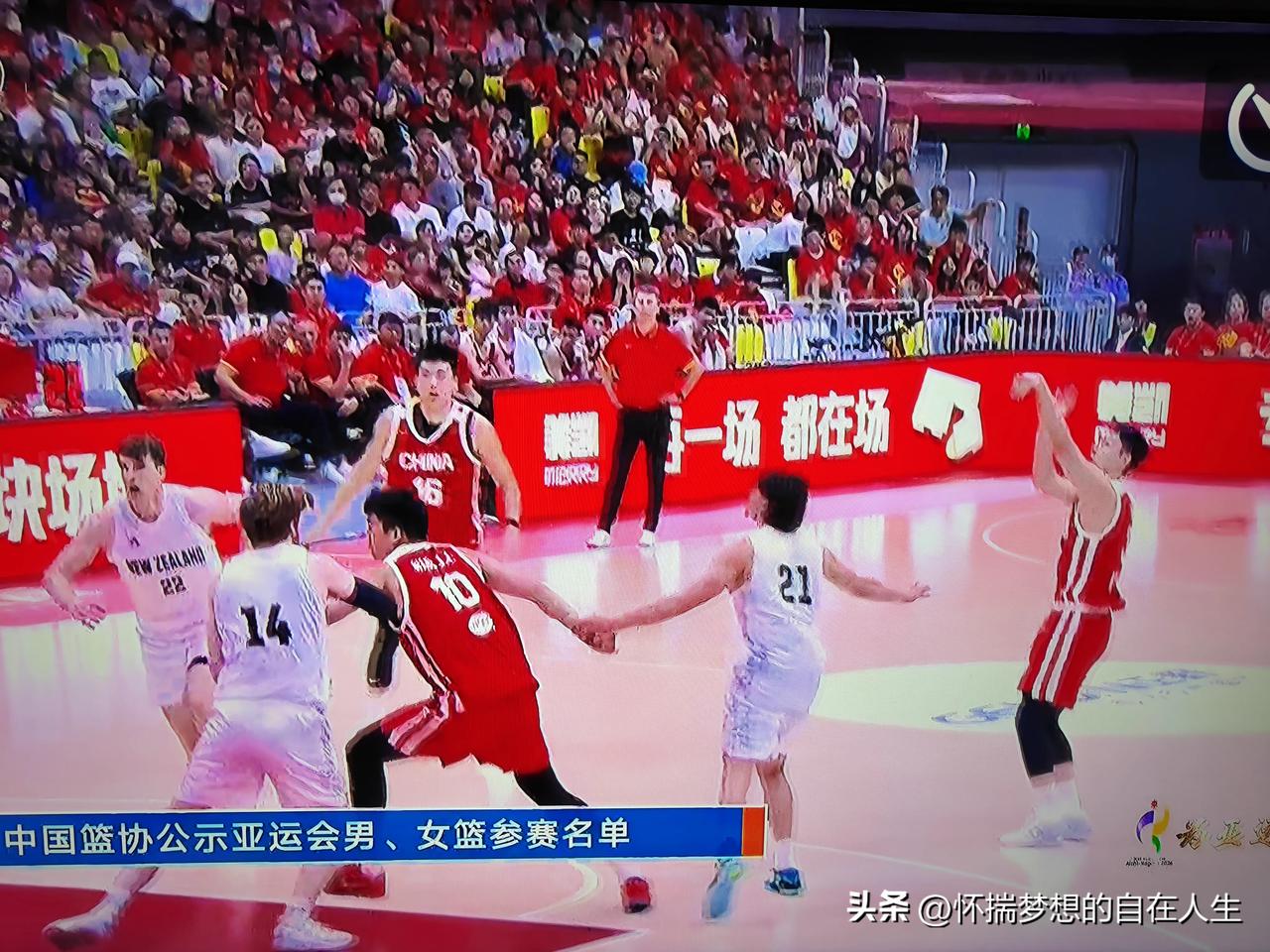 看了中国篮协公布的征战亚运会运动员名单，还挺佩服男篮主教练郭士强的魄力的。
  