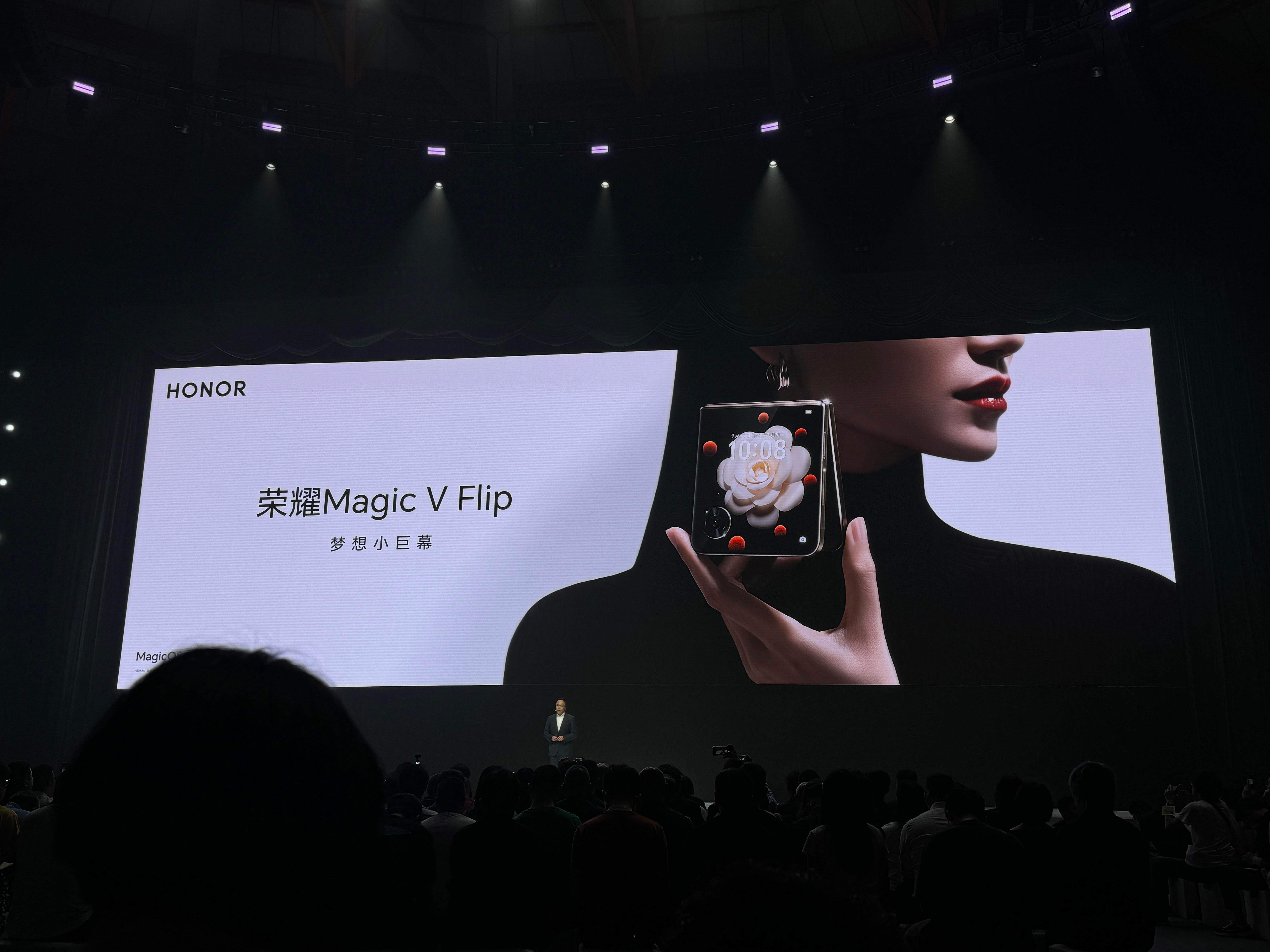 荣耀Magic V Flip居然采用了四曲面等深设计[举车]四曲面等深设计 真的
