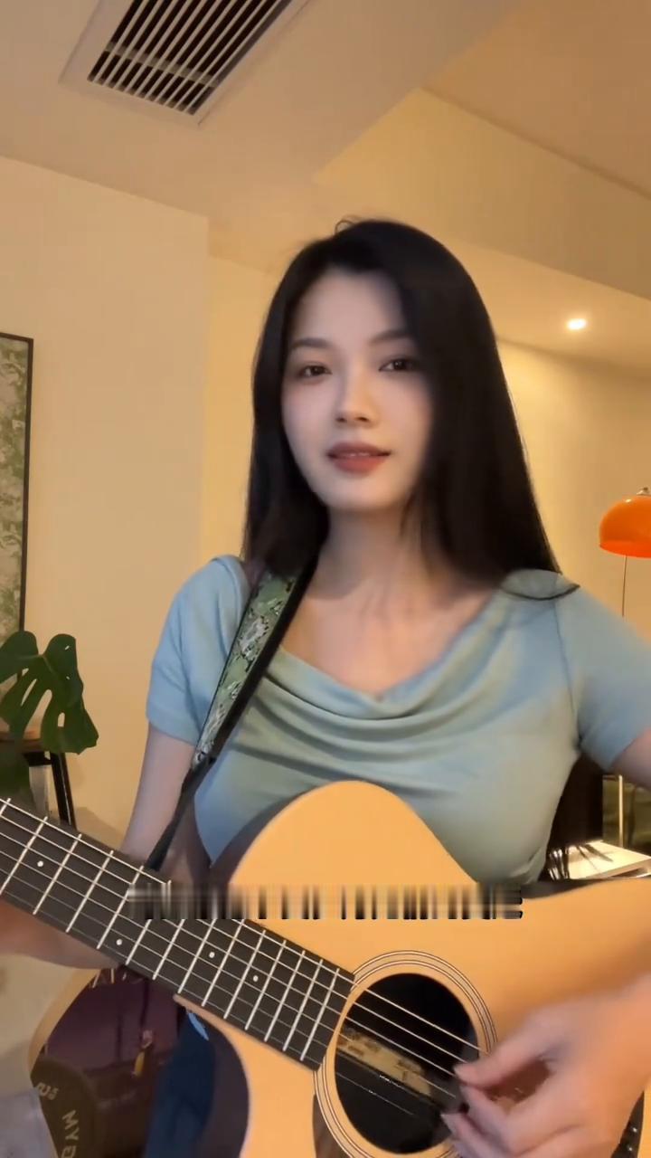 多少人曾爱慕你年轻时的容颜，可知谁愿承受岁月无情的变迁。多少人曾在你生命中来了又