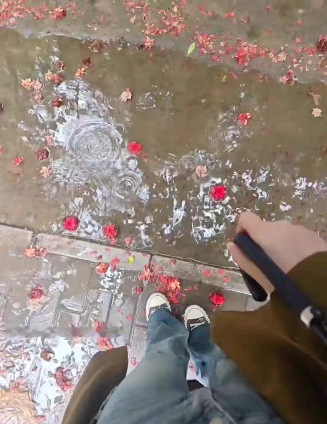 哎呀，广州你不要天天下雨好不好，闷热闷热的