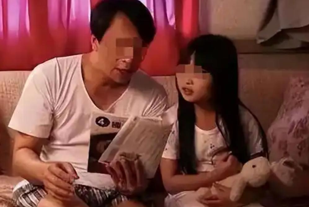 看哭！山东女子为继父怒离婚 女婿放狠话反被怼到哑口无言
 
年迈继父干不动活，揣