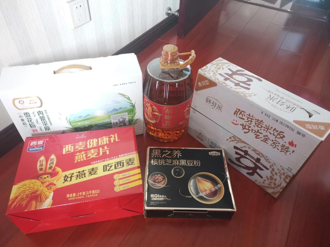 这场突如其来的车祸把我困在了床上，让我提前体验老年卧床榻被人伺候的生活。
健康的
