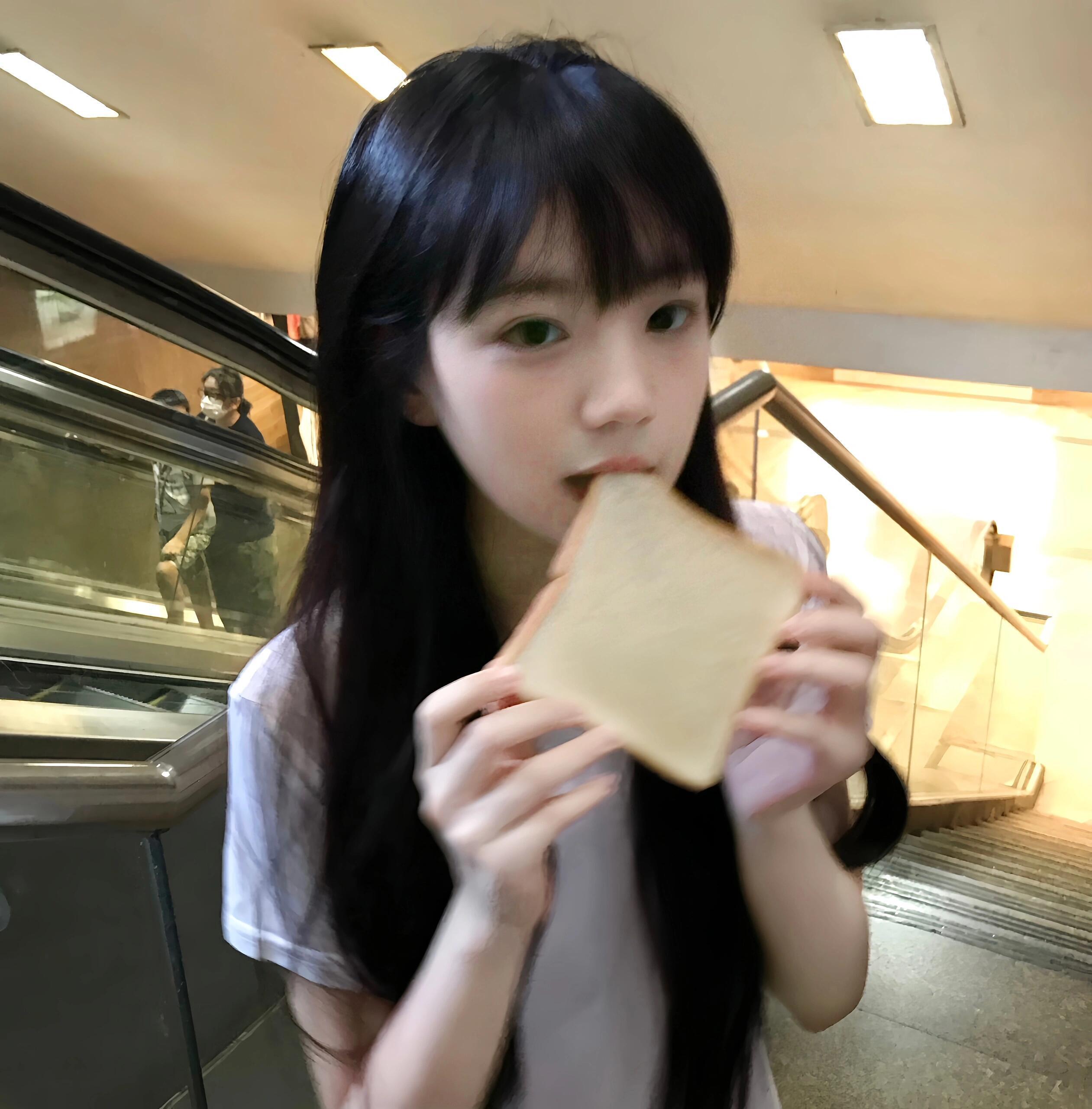 𝐒𝐇𝐀𝐑𝐄｜头像背景图搭配｜图源网络｜WeChat 