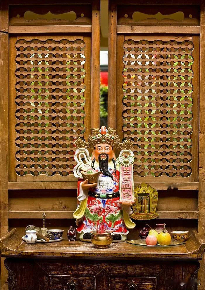 “山东一女子谎称算命“消灾”诈骗他人936万元，获刑十四年六个月″，这个新闻标题