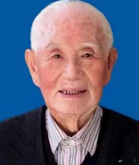 1945年10月，因为一行字，阎锡山下令将秘书李源处死，政卫师长觉得李蓼源年轻又