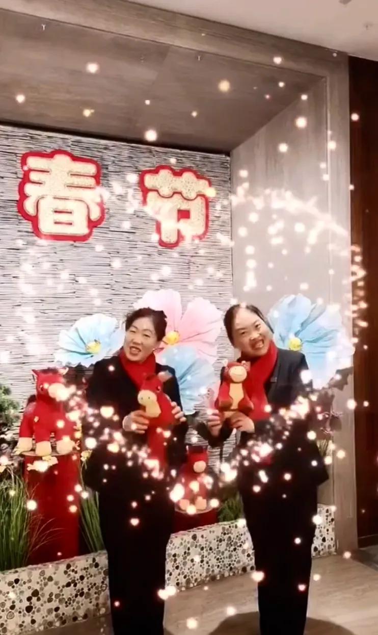 合阳县紫荆酒店全体员工给大家拜年啦！