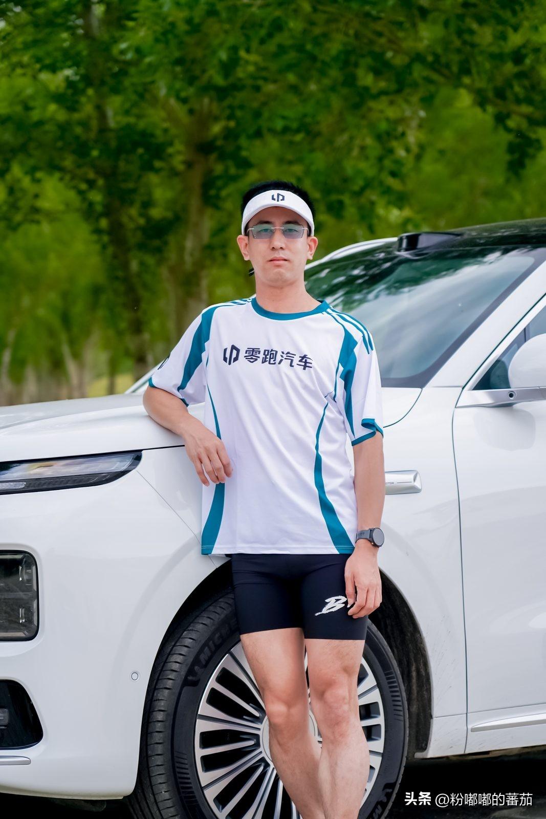父亲节带父母出门，我才明白后排为什么重要

上周带父母去郊区吃饭，父亲一路没说什