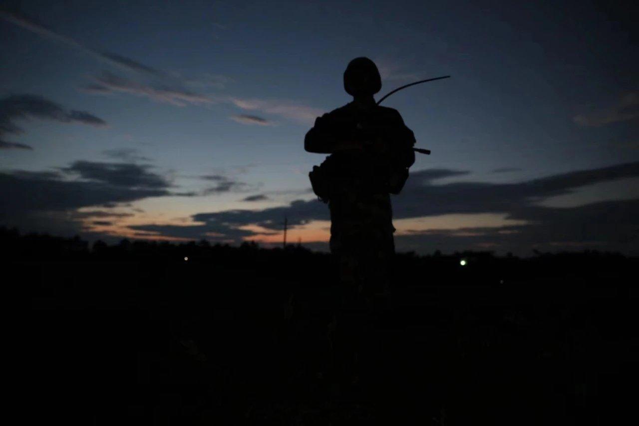 #前线熄灯号[超话]##军营晚点名##人民前线# 高温浴火练精兵矢志强军谋打赢！