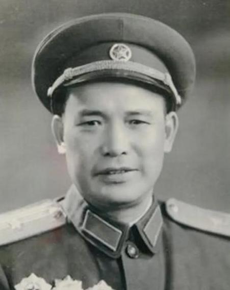 1946年，100多名解放军为投诚的1000土匪举行欢迎仪式，却忽然接到情报：“