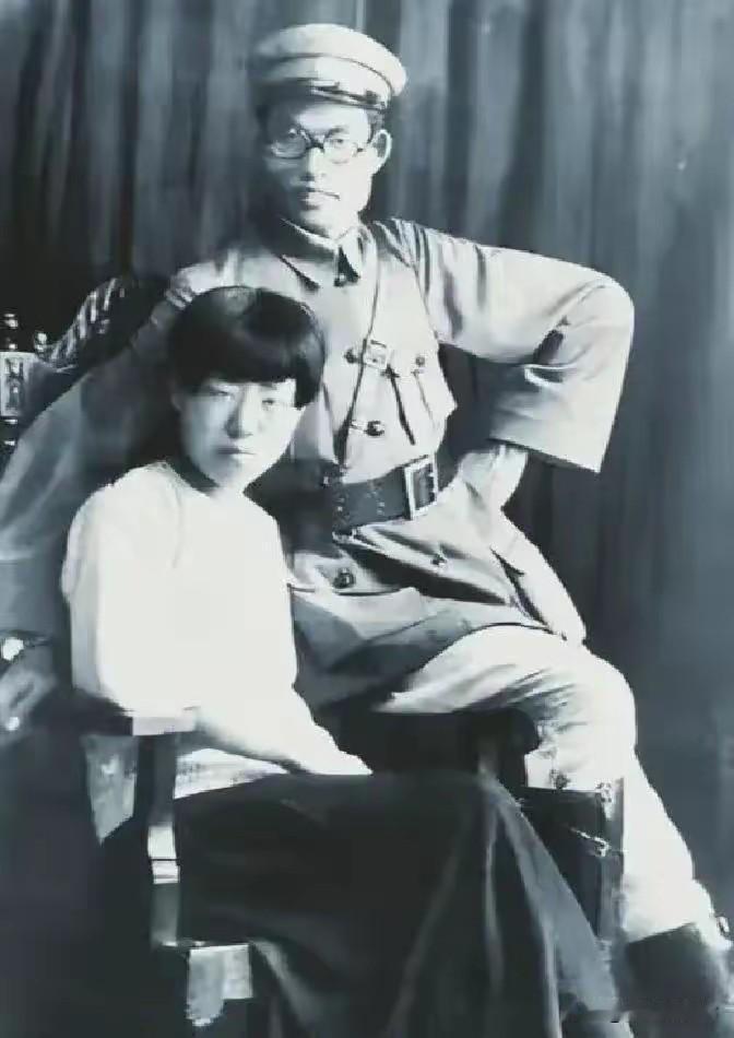 1940年延安轰动一时的离婚！6娃母亲主动离开战将丈夫，多年后才知她极度清醒
 