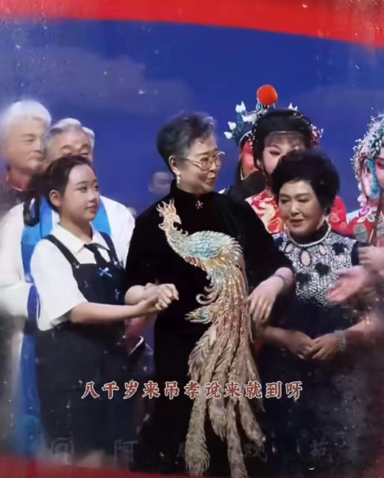 德艺双馨和为老不尊，这一肘子立分高下啊！