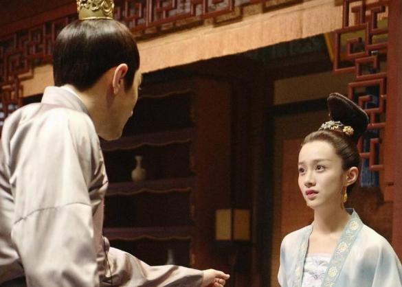 玄武门之变后，同为美艳少妇，为何李世民不动李建成的妻子郑观音，却和李元吉的妻子杨