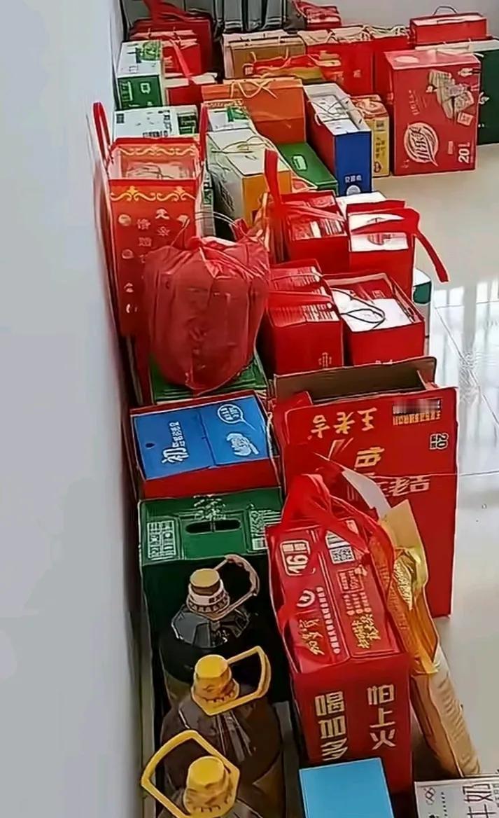 愁人，你们都怎么处理的？

年过完了，亲戚也走完了

家里留下了这些礼品

几个