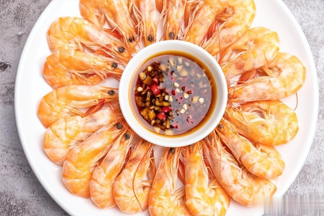 水煮虾时，水开下锅是大忌！大厨：牢记3点，虾肉鲜嫩无腥味！
做水煮虾时，不能水开