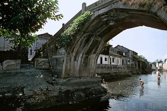 1981年，绍兴广宁桥 