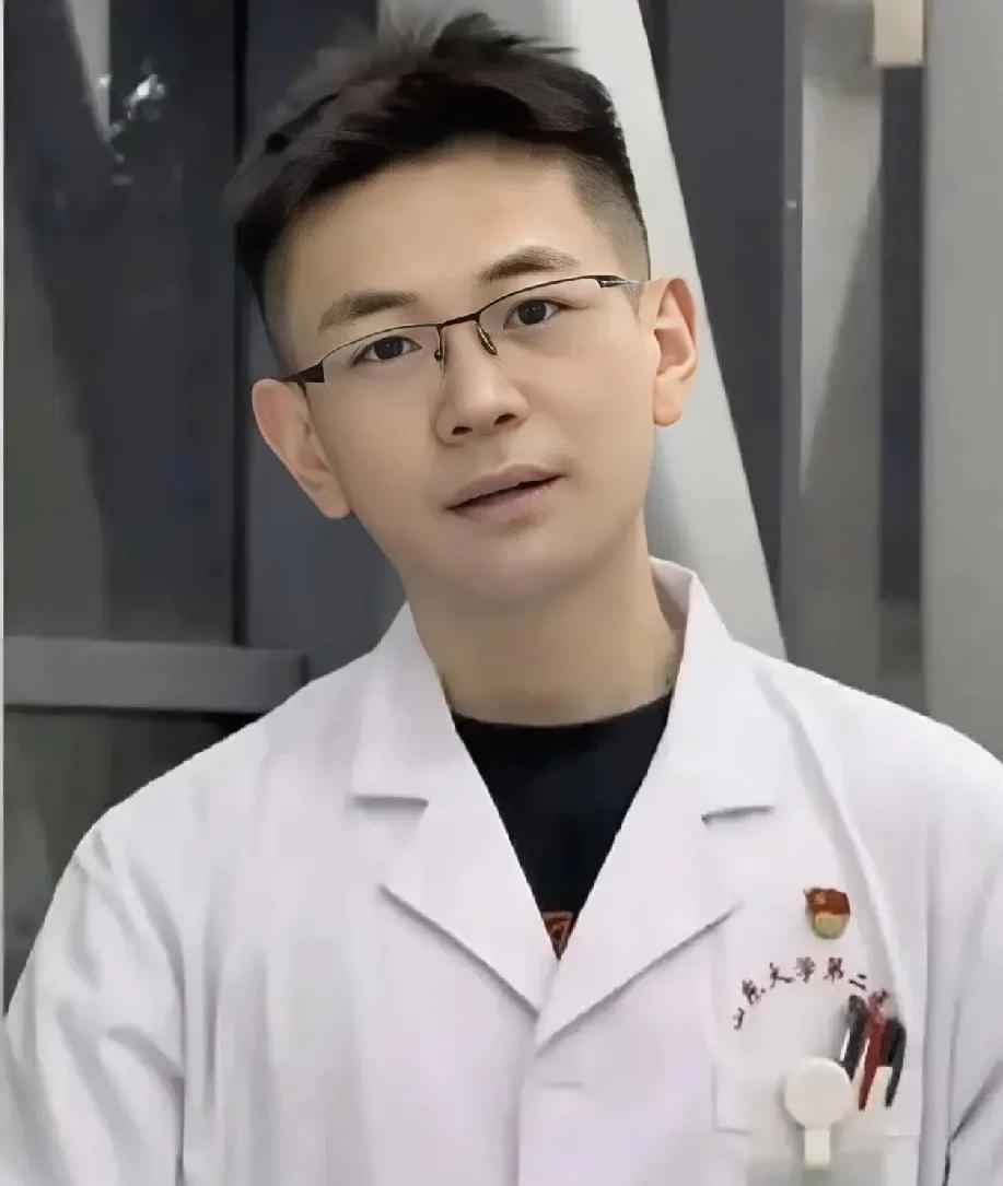抱歉！
以这样的方式认识你！
最近才知道有你这么一个人，瞬间让我想起了《沉默的真